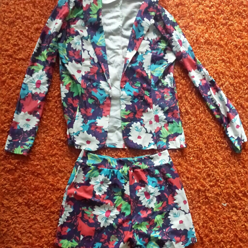 New short pants with blazer size large or 8